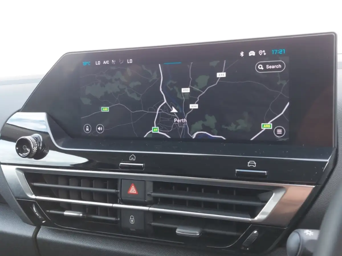 2024-citroen-c4-12-puretech-max-136ps-hybrid-e-dsc6-big-6