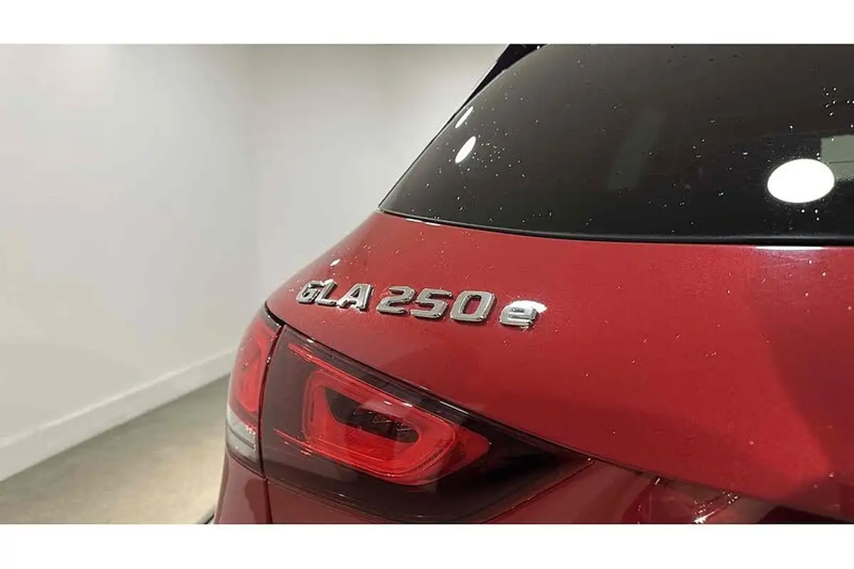 2021-mercedes-benz-gla-class-13-gla-250e-exclusive-edition-big-14