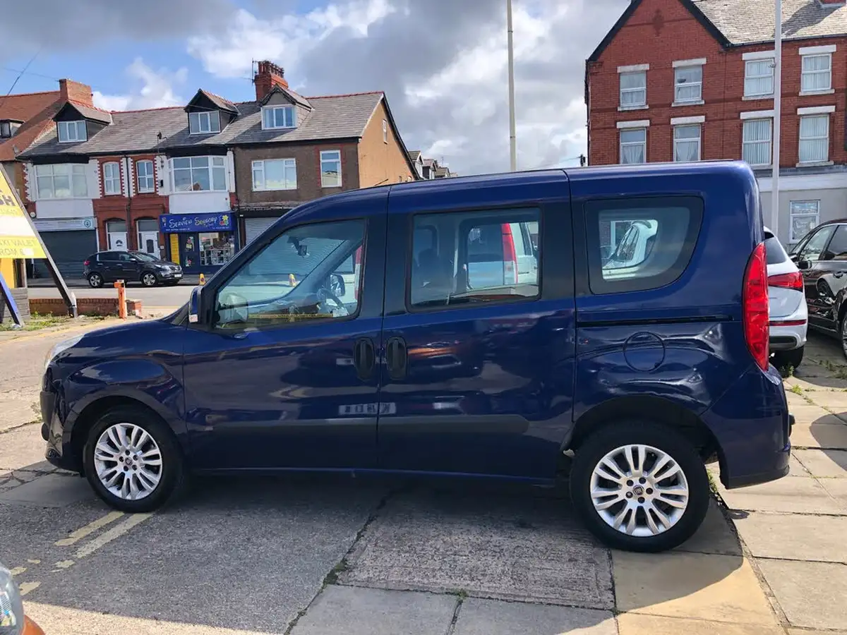 2012-fiat-doblo-16td-eleganza-16-16v-multijet-105bhp-7seat-1590cc-big-3