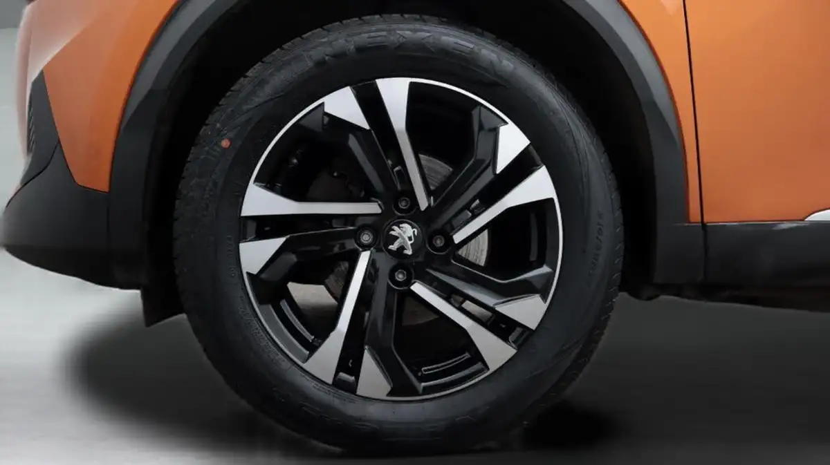 2022-peugeot-2008-suv-12-puretech-allure-premium-100bhp-big-18