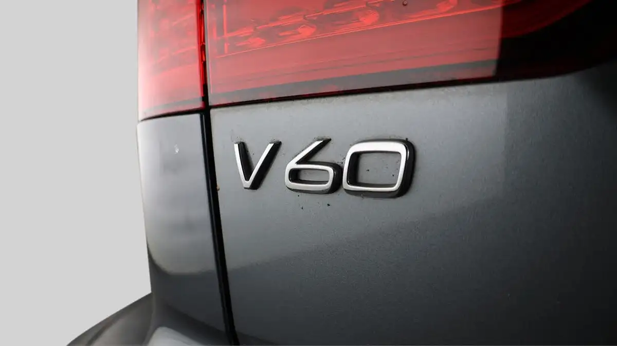 2019-volvo-v60-20-t5-momentum-plus-big-19