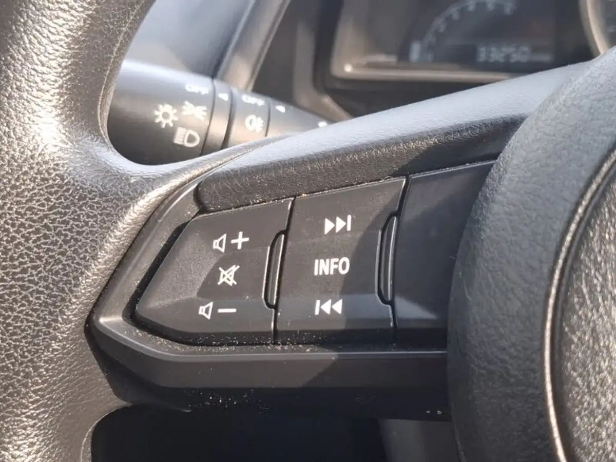 2018-mazda-mazda2-15-se-big-11