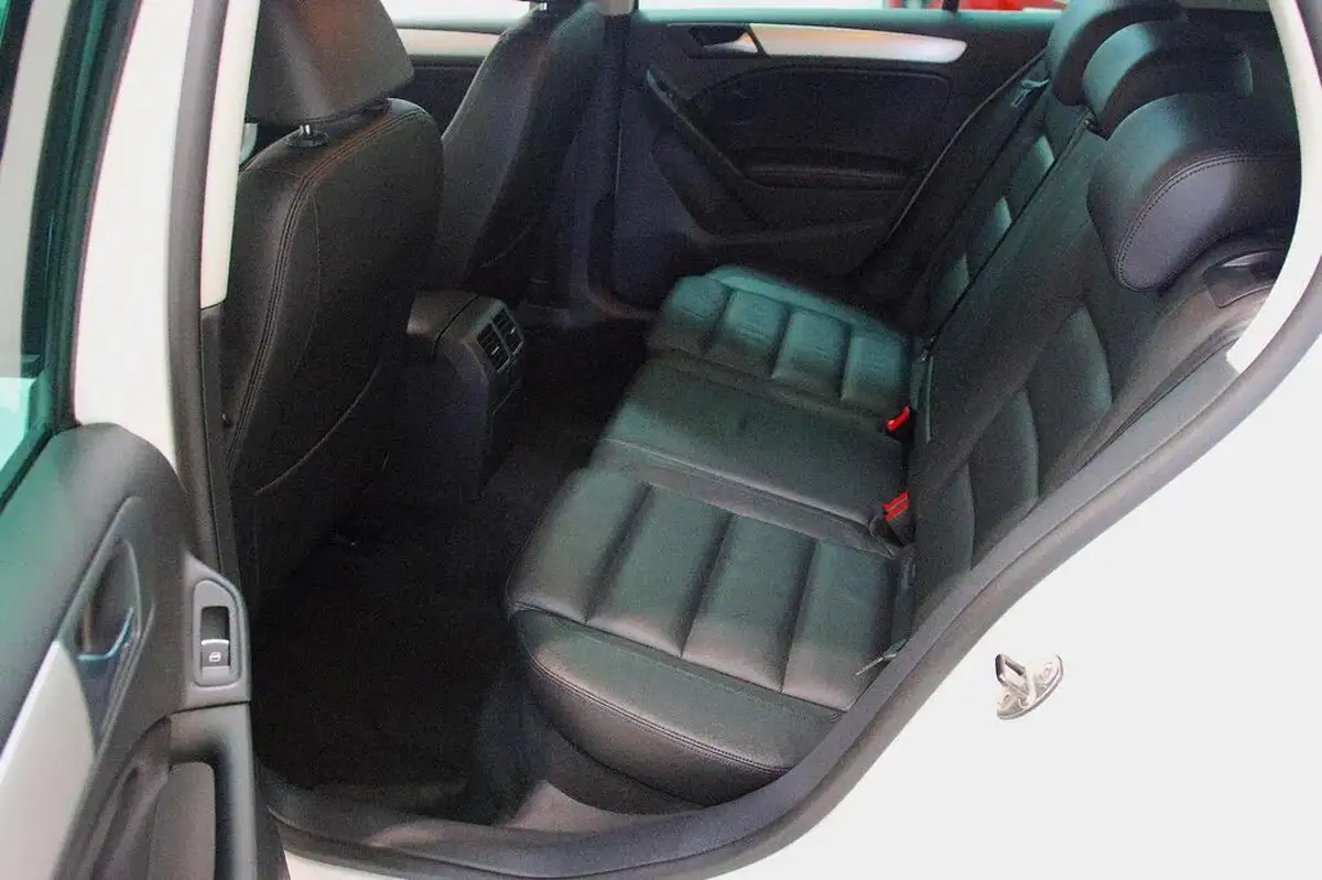 2012-volkswagen-golf-20td-gt-hatchback-5d-dsg-big-11