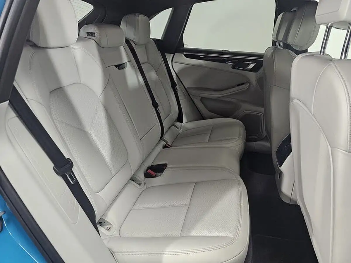 2018-porsche-macan-big-8