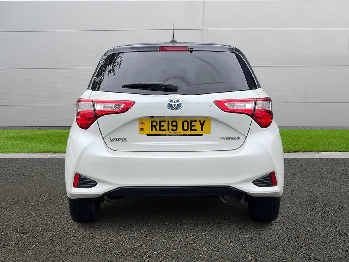 2019-toyota-yaris-15-vvt-i-y20-98bhp-hybrid-1497cc-e-cvt-big-5