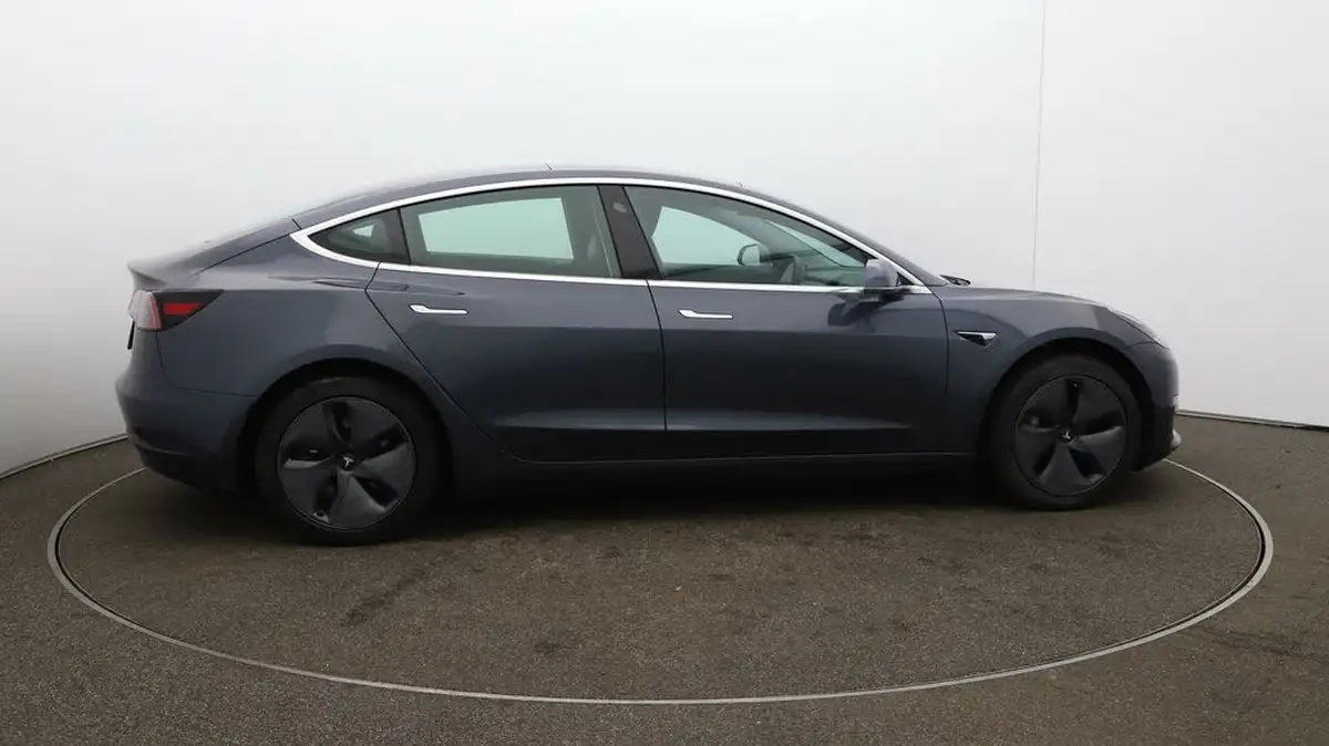 2020-tesla-model-3-e-long-range-big-42