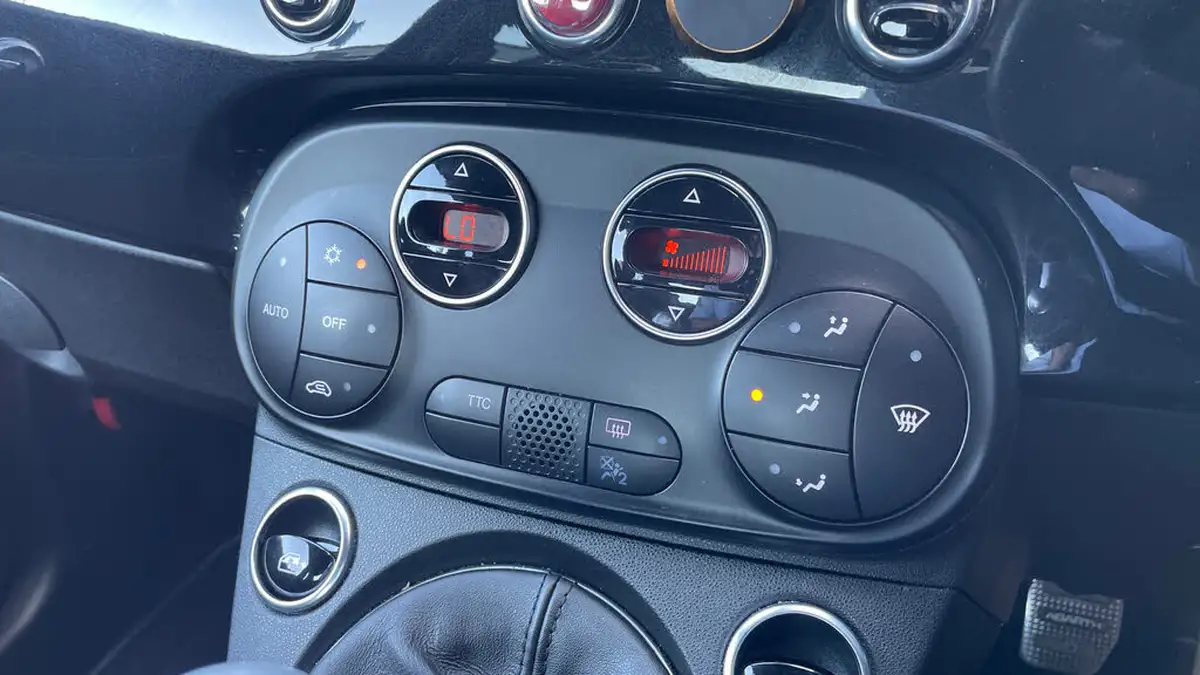 2021-abarth-595-14-tjet-scorpioneoro-big-22