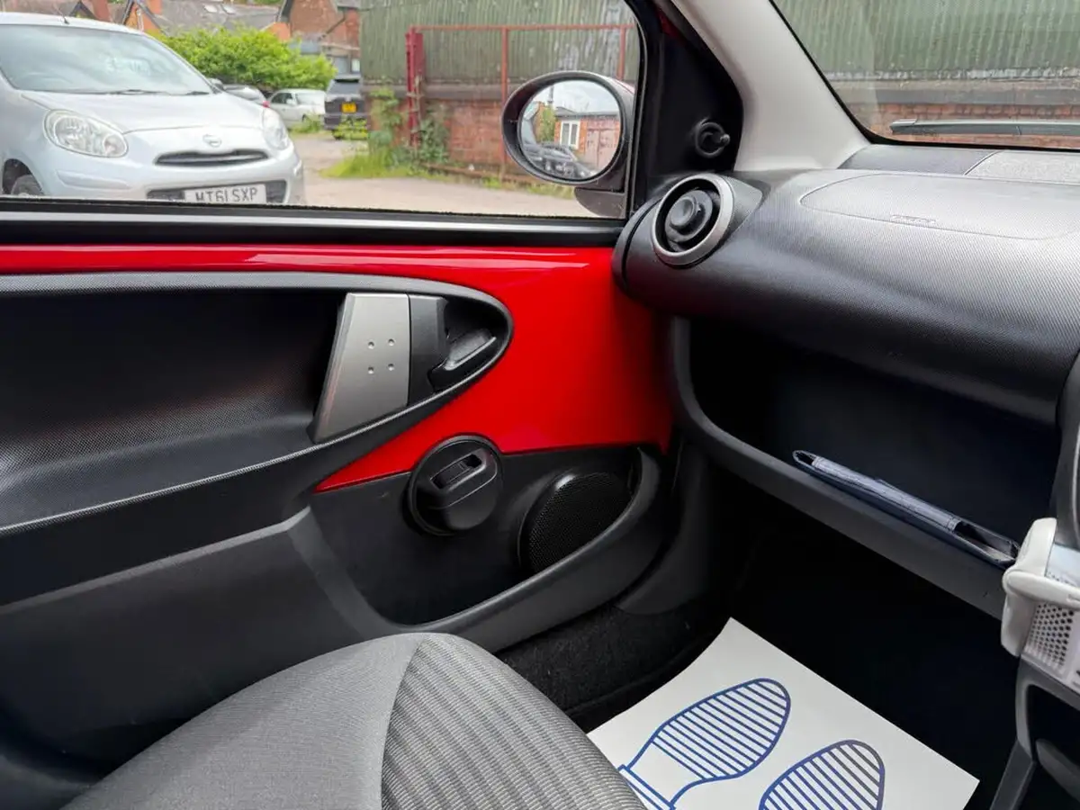 2014-peugeot-107-10-allure-5d-semi-a-big-22