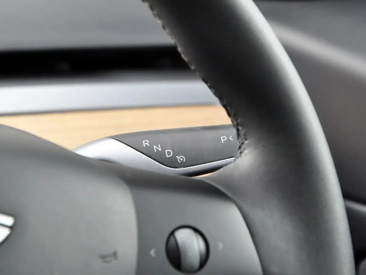 2020-tesla-model-3-e-long-range-big-48