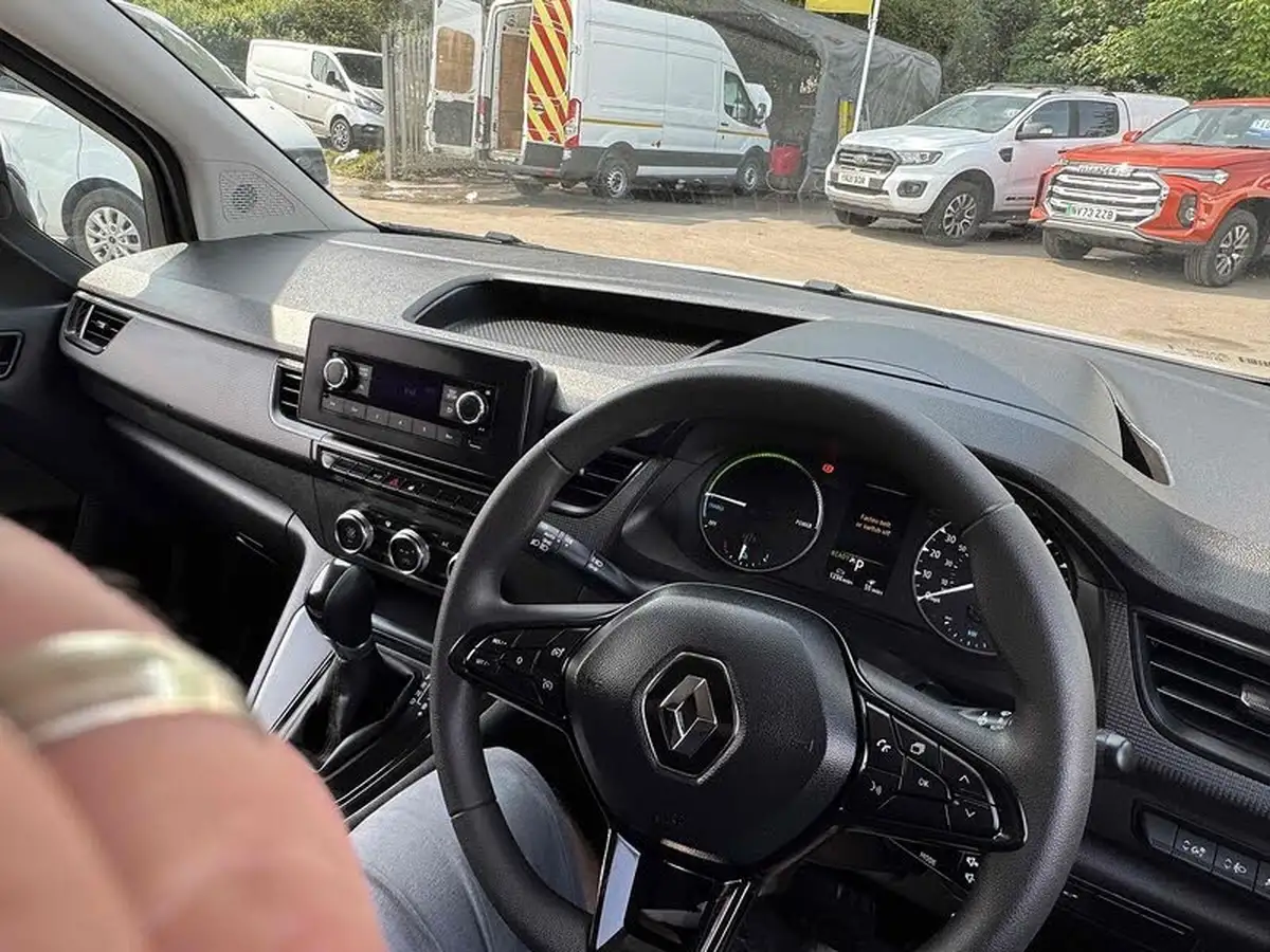 2023-renault-kangoo-e-ll21-e-tech-start-rc-crewcab-big-30