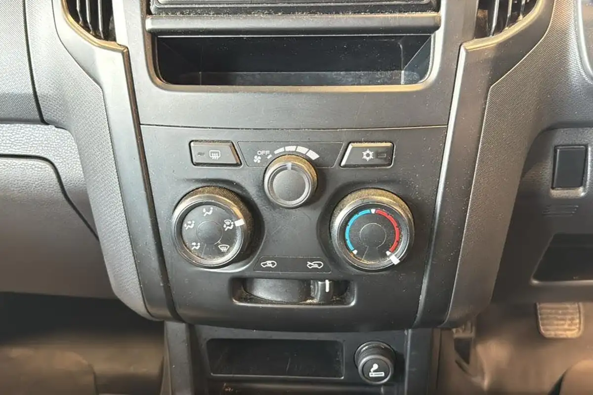 2019-isuzu-d-max-19td-utility-4x4-double-pickup-big-32