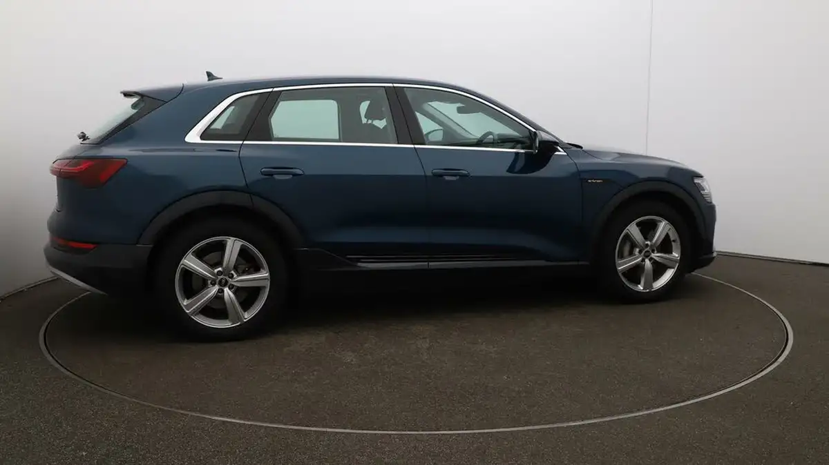 2022-audi-e-tron-55e-technik-station-wagon-big-43