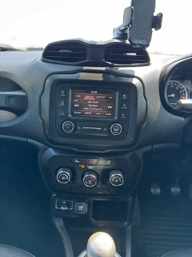2018-jeep-renegade-10-gse-sport-big-18