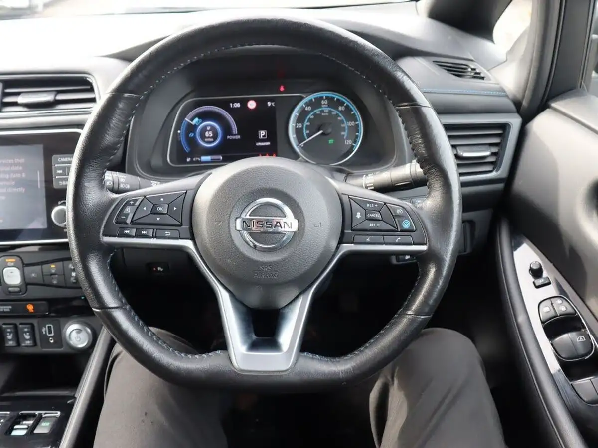 2019-nissan-leaf-e-tekna-big-35