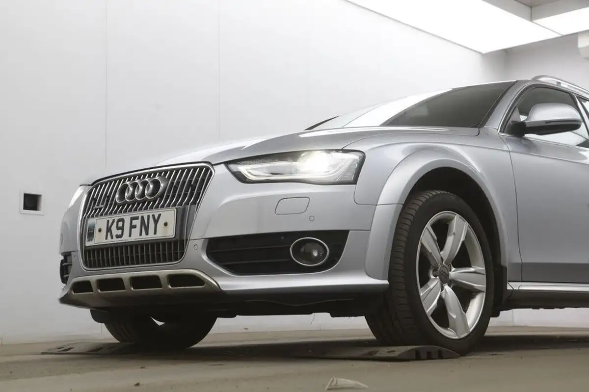 2015-audi-a4-allroad-20td-quattro-s-tronic-big-4