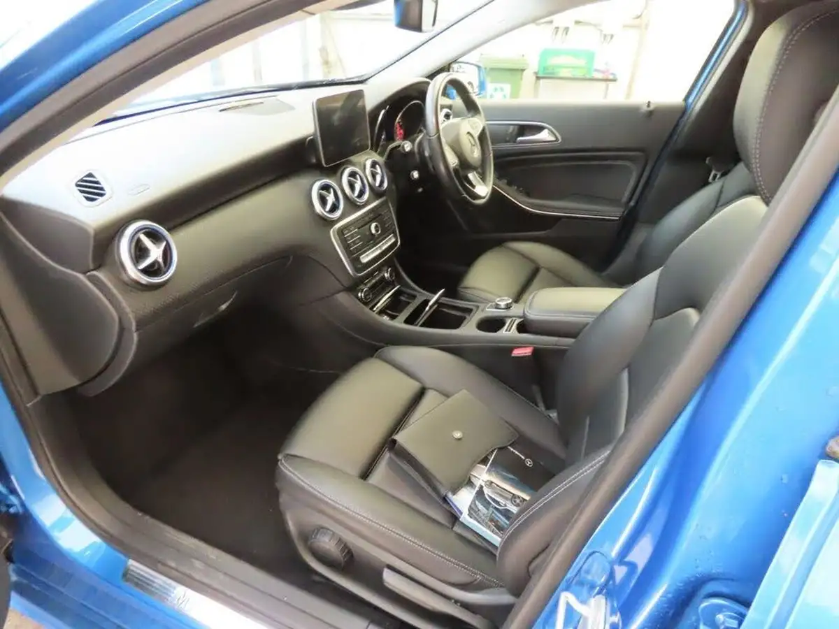 2016-mercedes-benz-a-class-21d-a200d-sport-premiumss-7g-dct-big-9