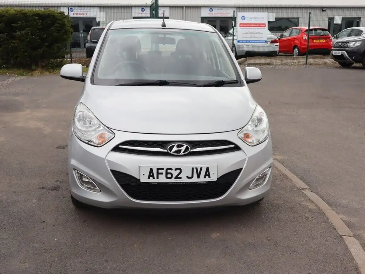 2012-hyundai-i10-12-style-85bhp-big-11
