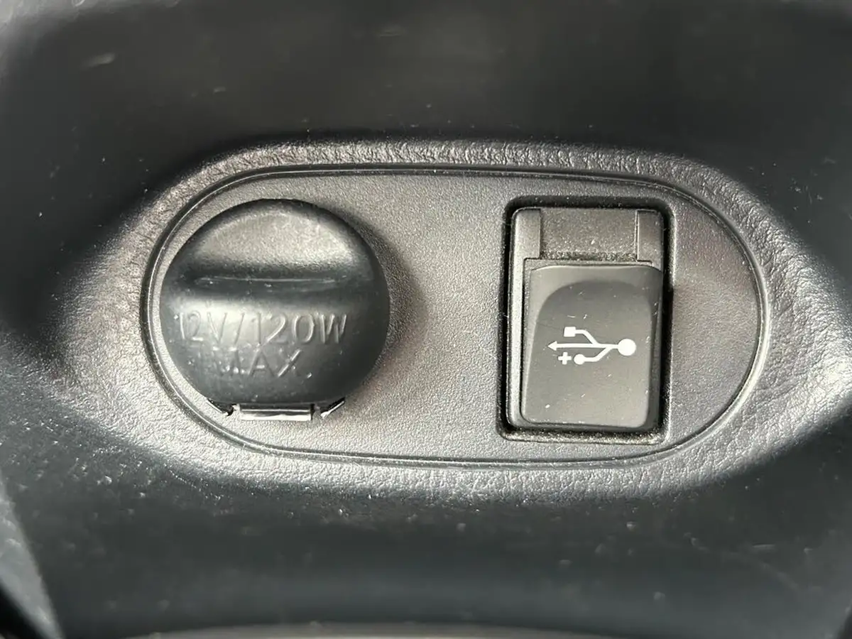 2019-toyota-yaris-15-vvt-i-icon-tech-98bhp-hybrid-1497cc-e-cvt-big-15