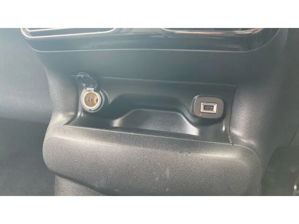 2016-citroen-c4-cactus-16bluehdi-flair-big-24