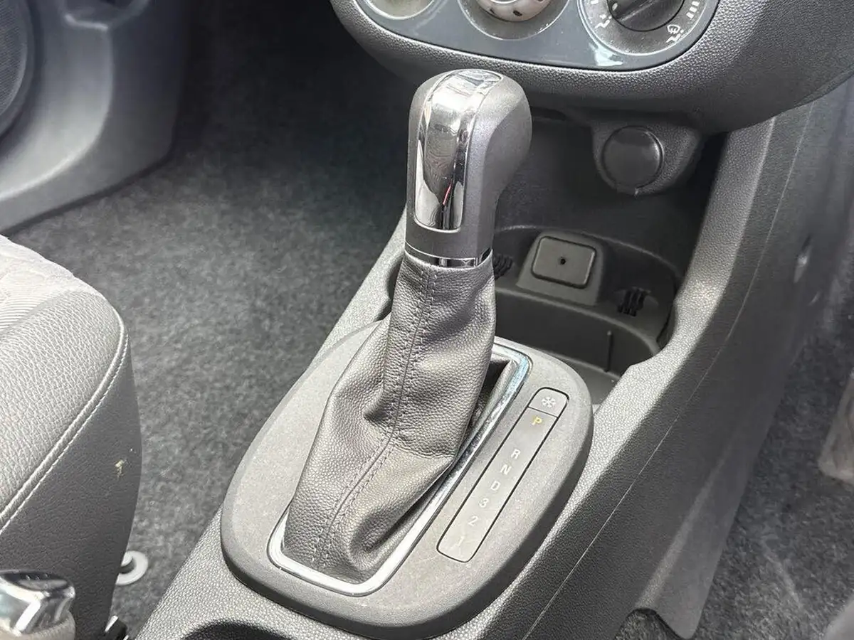 2012-vauxhall-corsa-14-se-3d-auto-big-19