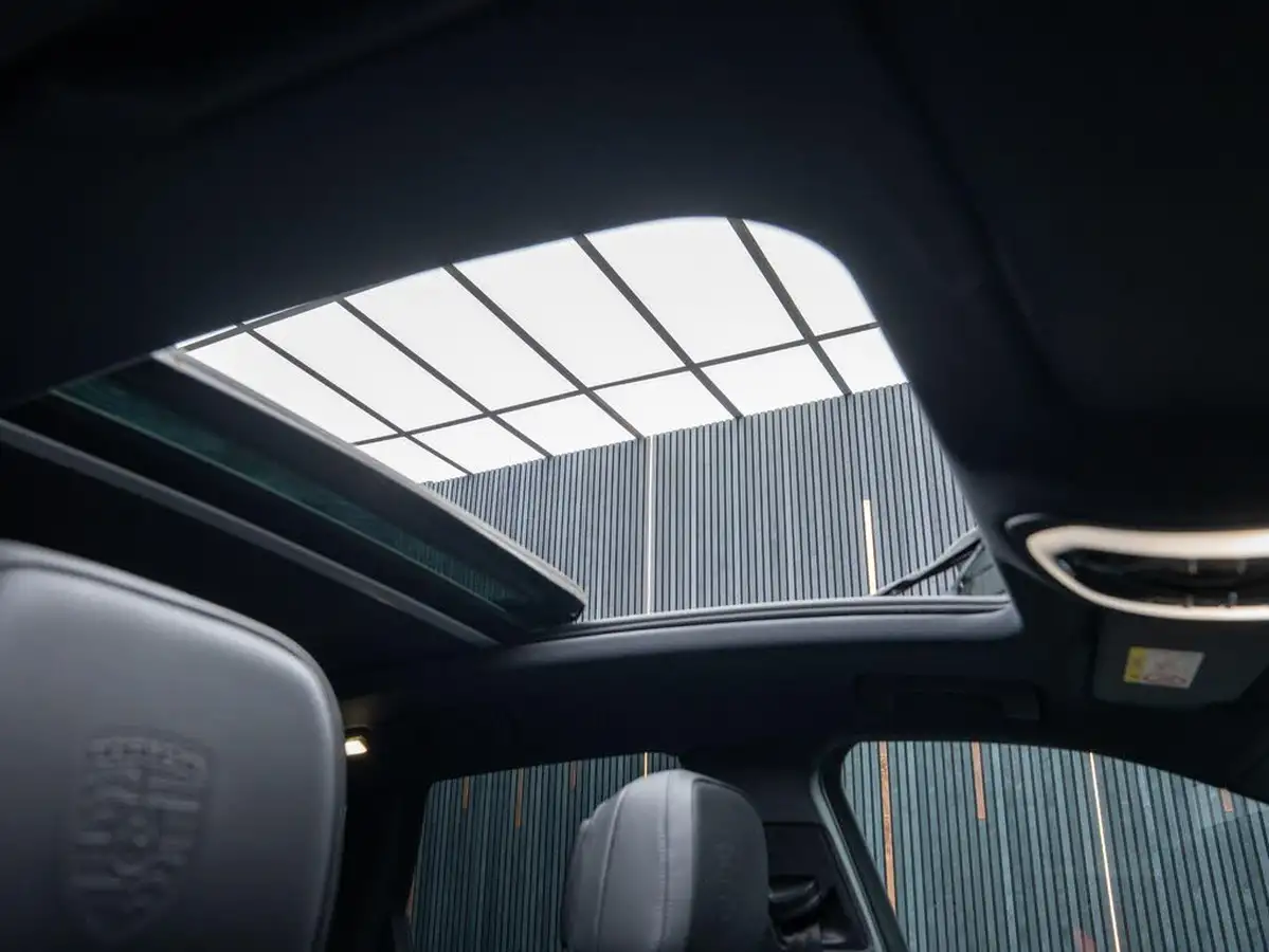 2022-porsche-macan-20-big-3