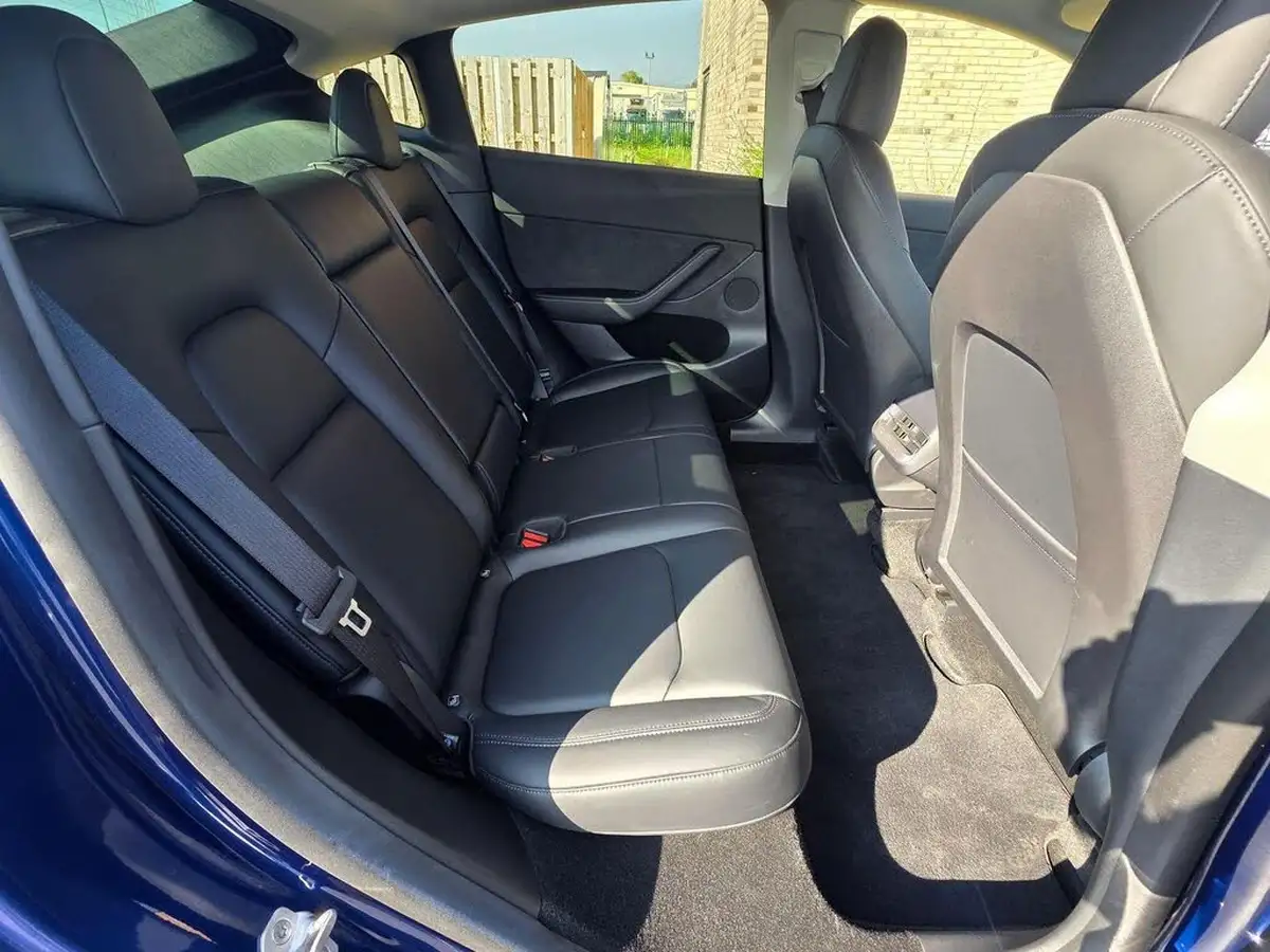 2022-tesla-model-y-e-long-range-big-18