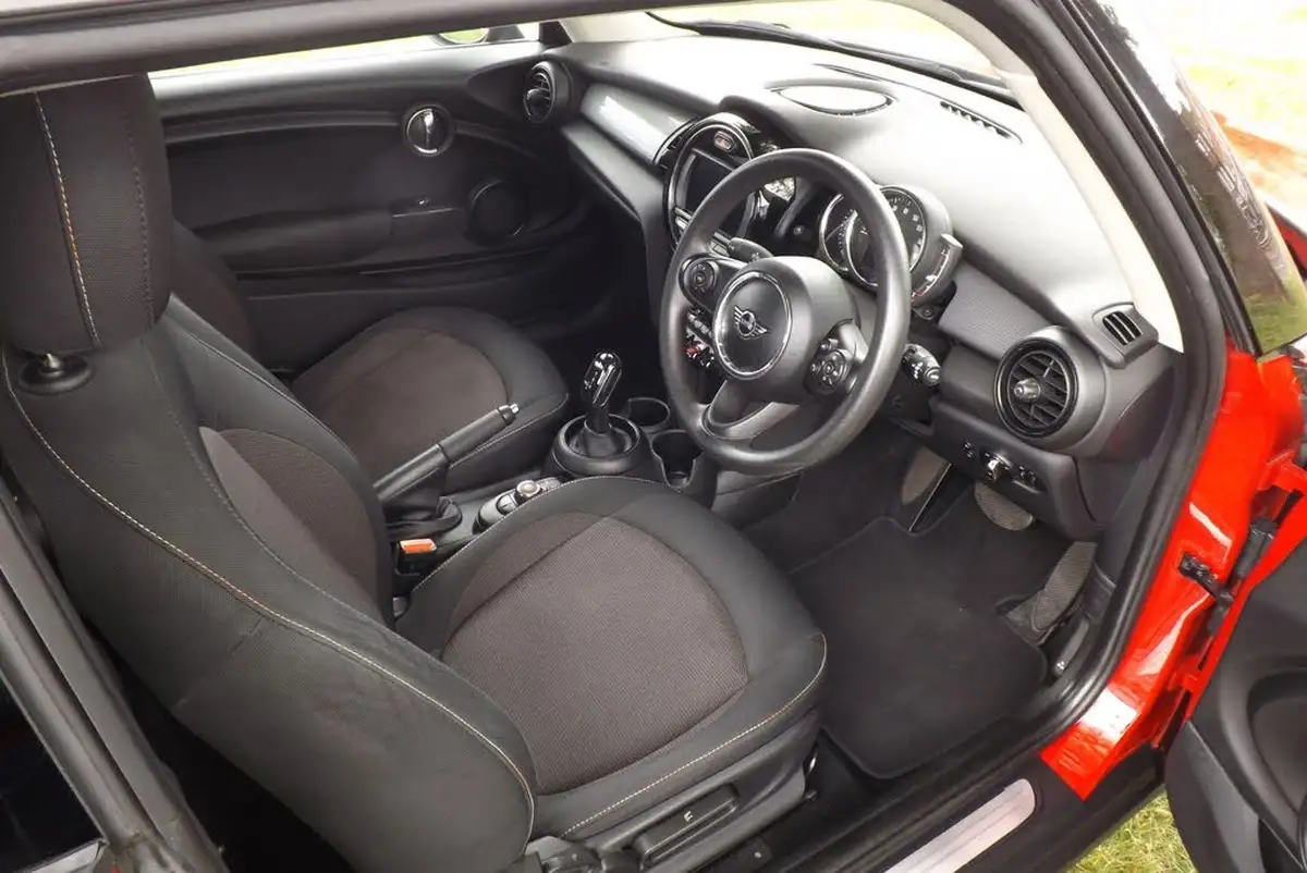 2019-mini-cooper-15-cooper-classic-hatchback-3d-auto-big-15