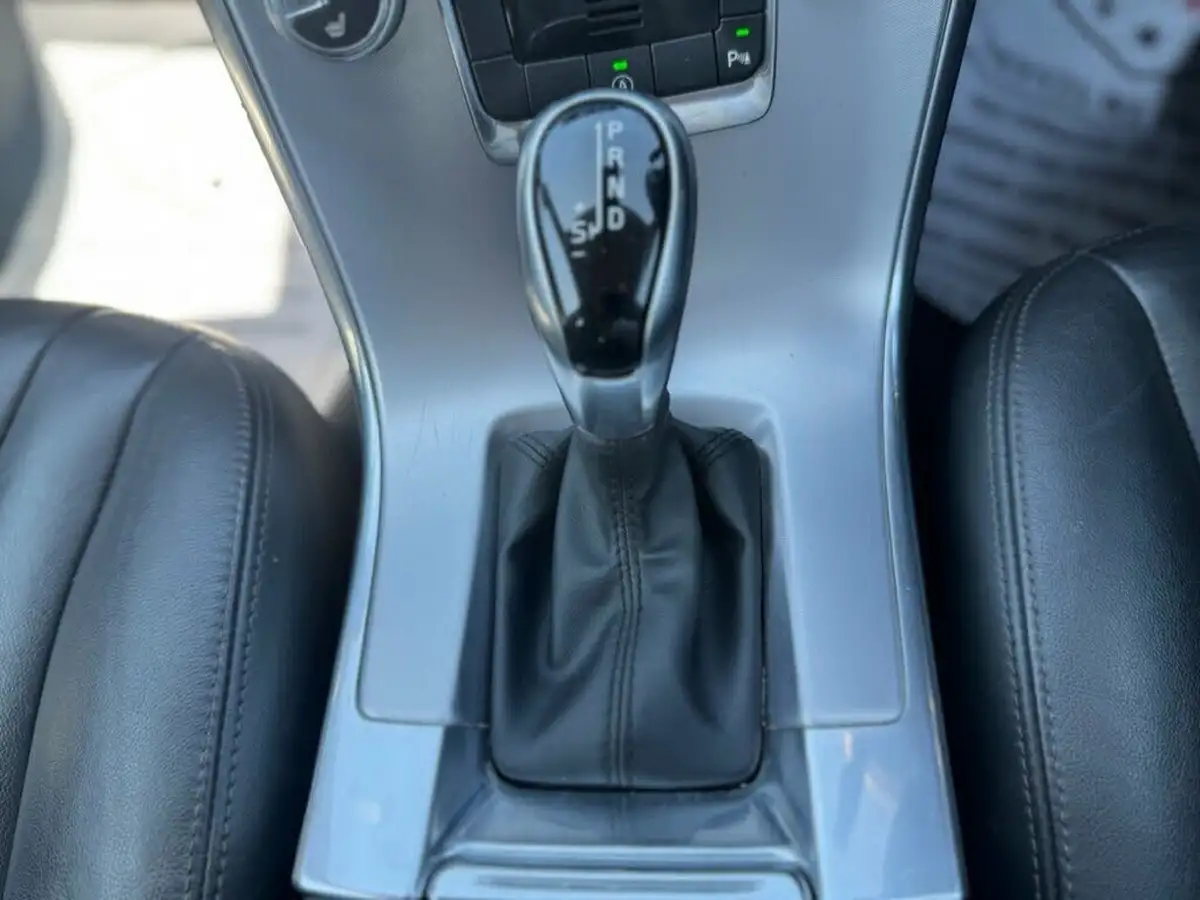 2017-volvo-xc60-20td-d4-se-geartronic-big-13