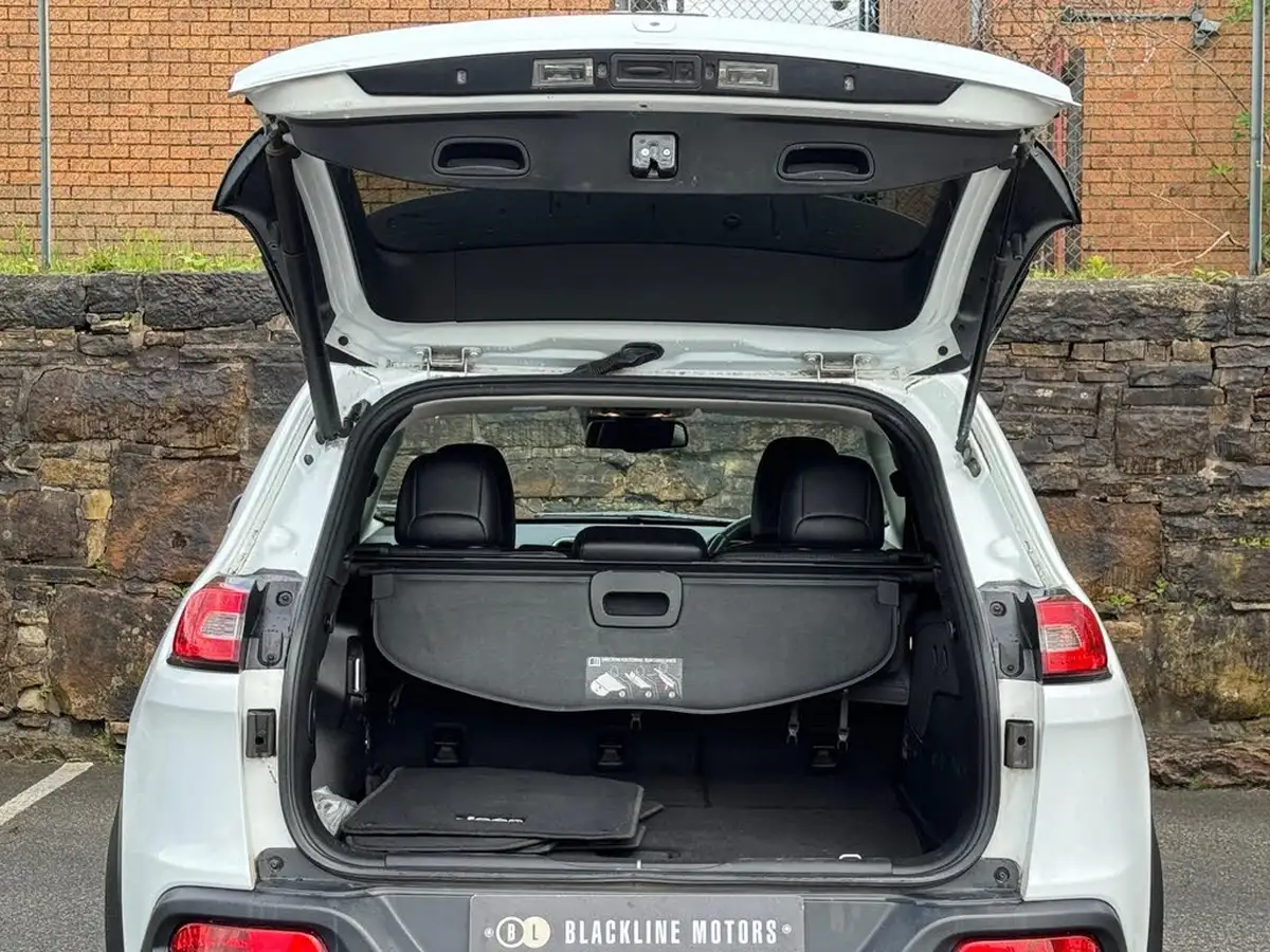 2016-jeep-cherokee-22multijet-ii-limited-ss-big-19