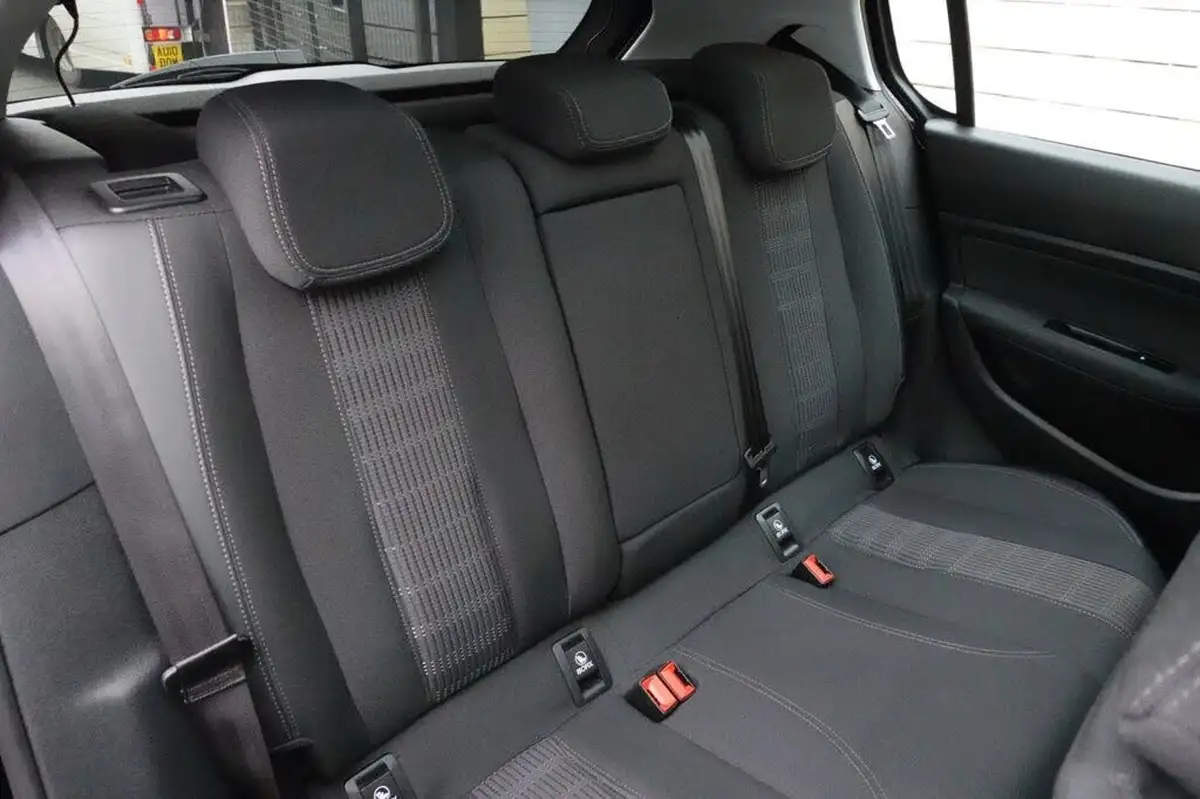 2019-peugeot-308-12-puretech-allure-110bhp-big-24