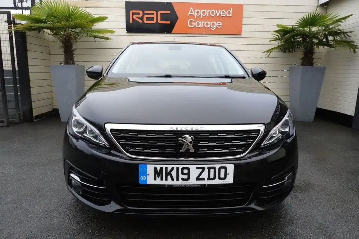 2019-peugeot-308-12-puretech-allure-110bhp-big-1