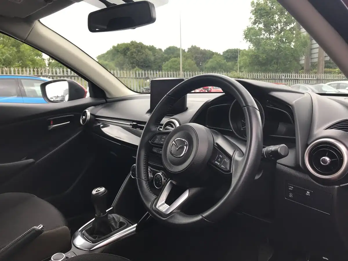 2023-mazda-mazda2-15-skyactiv-g-se-l-big-2