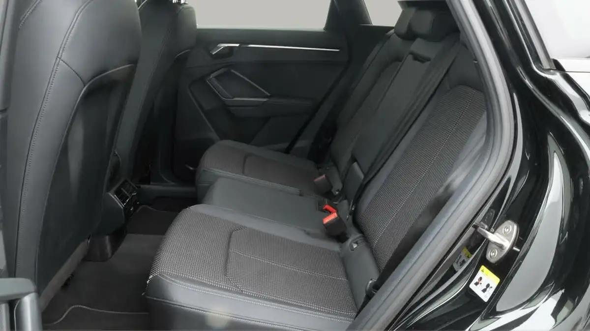 2022-audi-q3-15-35-tfsi-black-edition-codcomfort-sound-pack-sportback-big-16