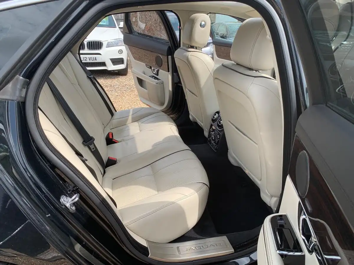 2015-jaguar-xj-series-30td-xj-portfolio-swb-auto-big-53