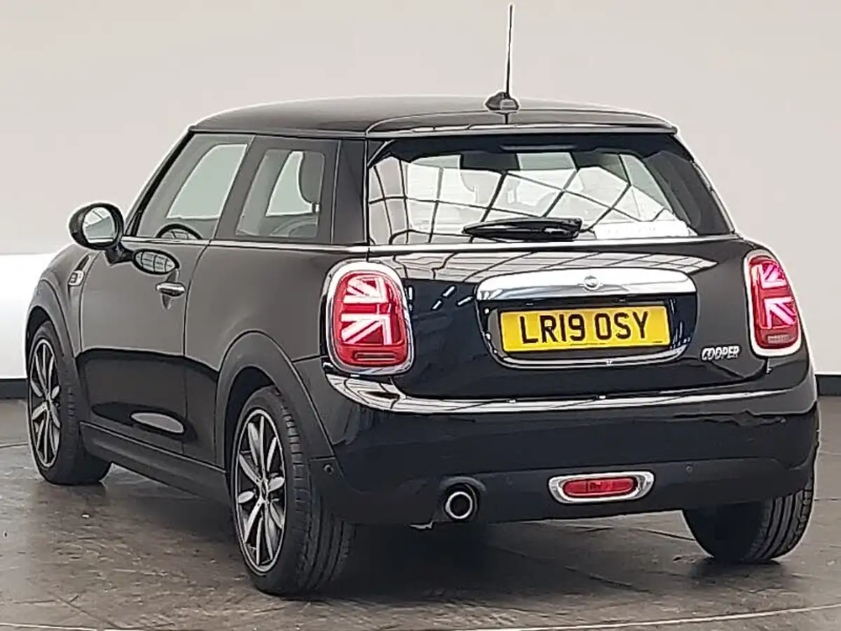 2019-mini-cooper-15-cooper-exclusive-134bhp-hatchback-3d-auto-big-1