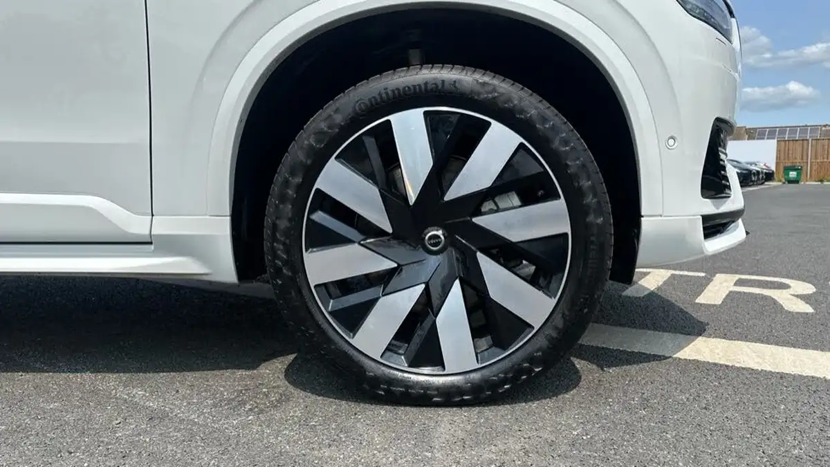 2024-volvo-xc90-20-t8-ultra-dark-big-8