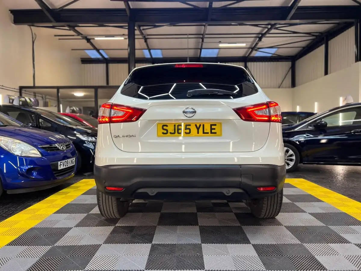 2015-nissan-qashqai-12-acenta-dig-t115ps-smart-vision-pack-big-47