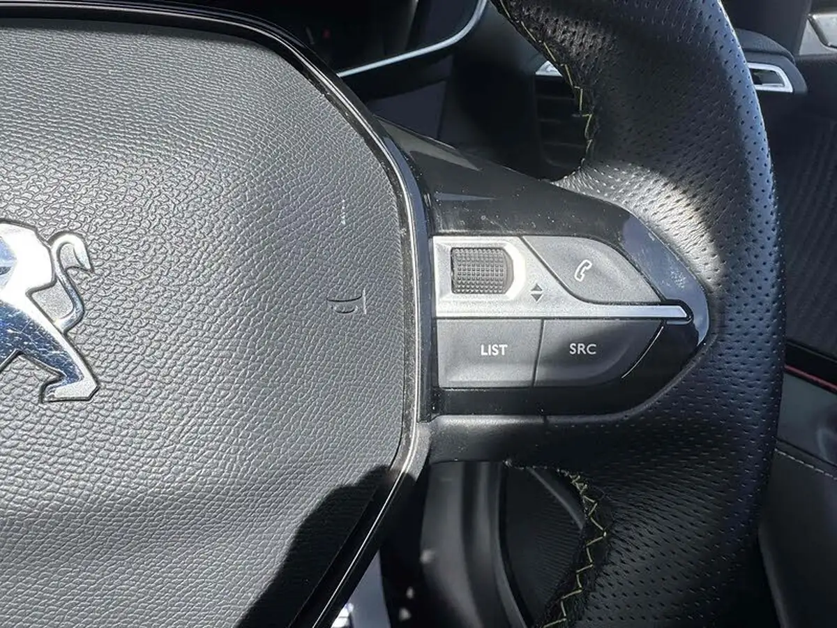 2021-peugeot-2008-suv-e-gt-big-37