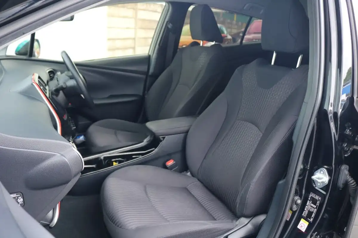 2018-toyota-prius-18-vvt-i-active-ss-big-16