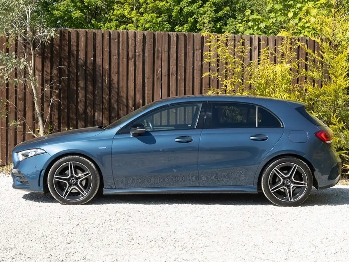2022-mercedes-benz-a-class-13-a180-amg-line-executive-edition-hatchback-5d-7g-dct-big-3