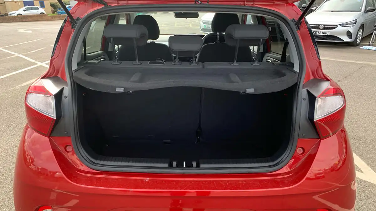 2022-hyundai-i10-12-premium-big-18