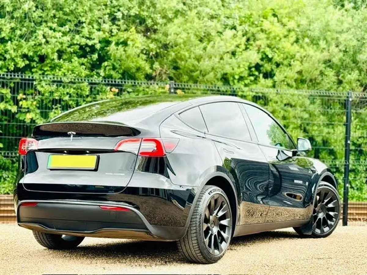 2023-tesla-model-y-e-rwd-big-1