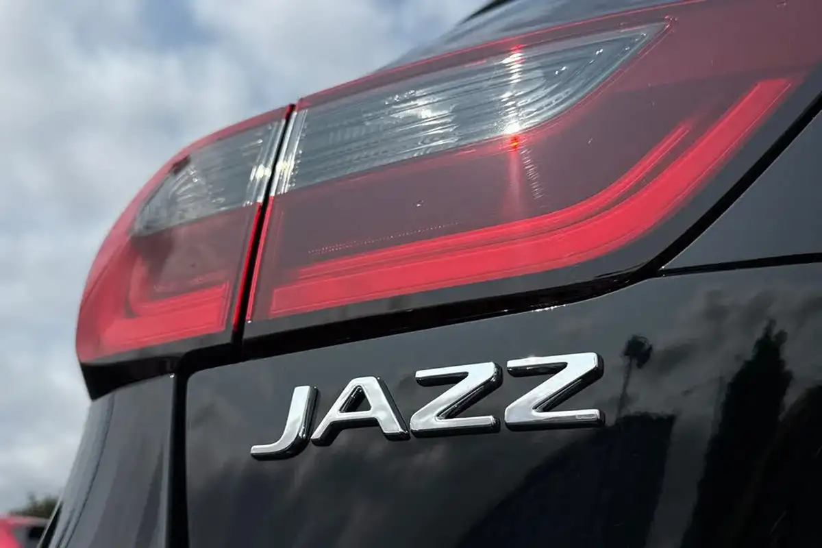 2025-honda-jazz-15-i-mmd-elegance-big-26