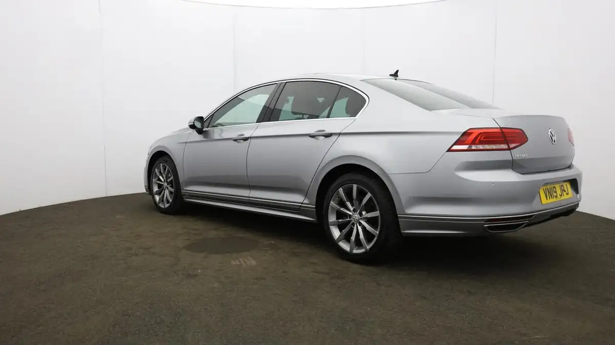 2019-volkswagen-passat-20tdi-r-line-150ps-scr-saloon-4d-big-47
