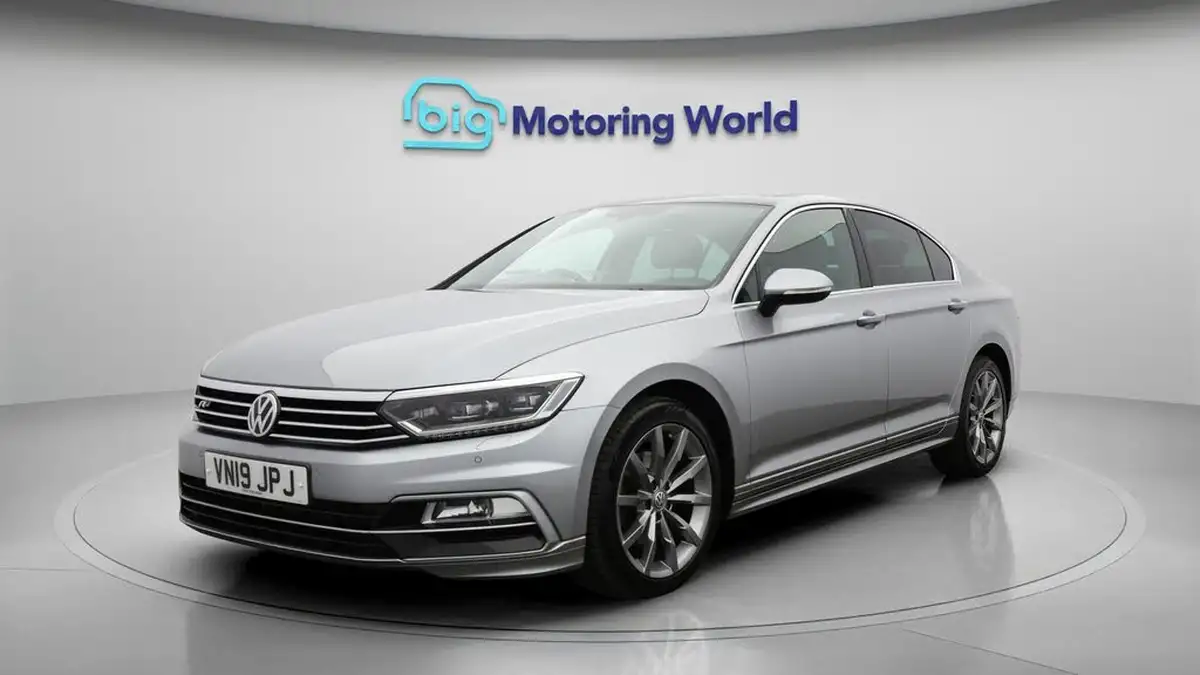 2019-volkswagen-passat-20tdi-r-line-150ps-scr-saloon-4d-big-3