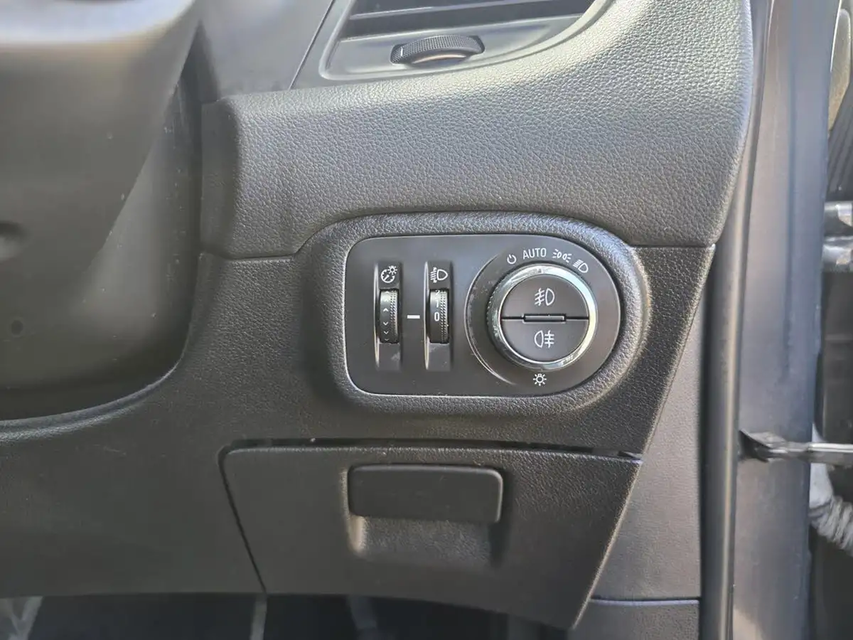 2016-vauxhall-zafira-tourer-20cdti-elite-auto-big-20