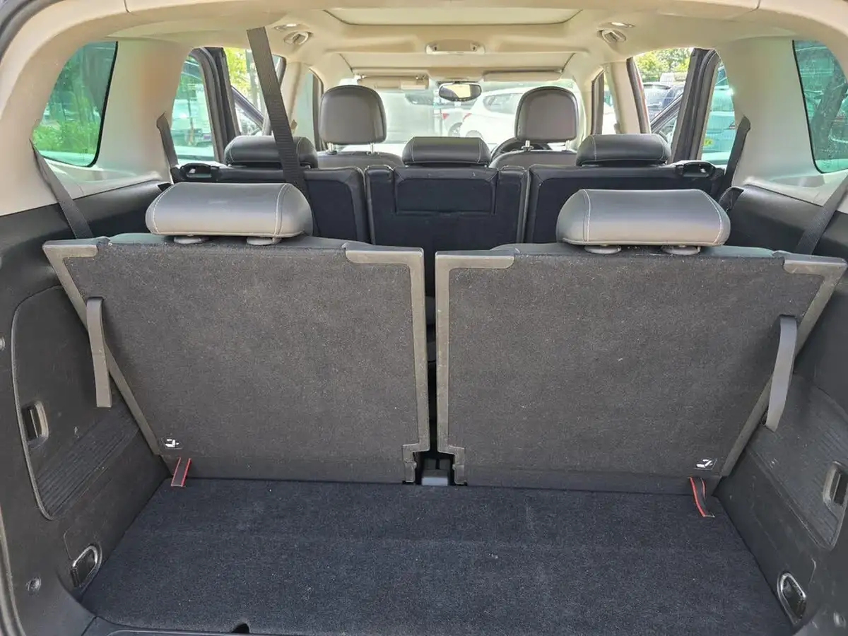 2016-vauxhall-zafira-tourer-20cdti-elite-auto-big-48