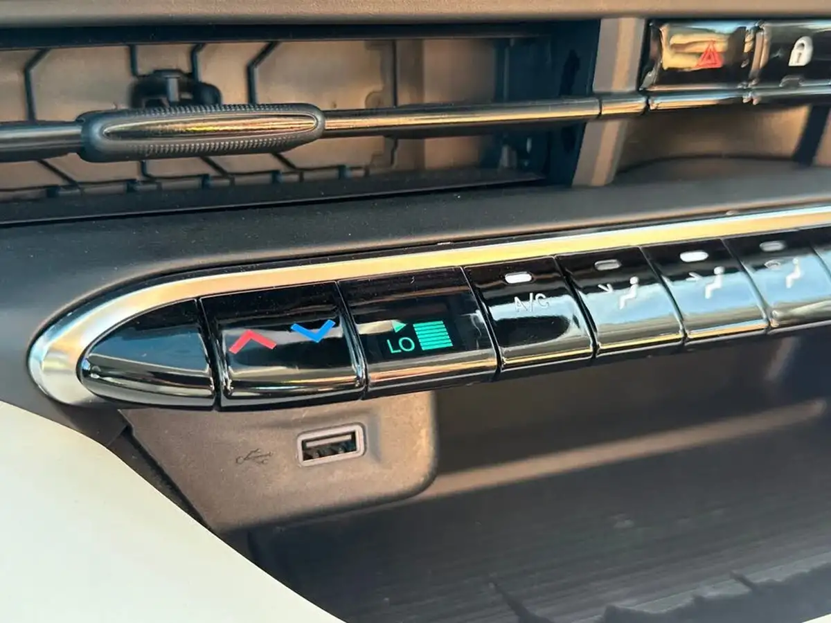2022-fiat-500-e-action-big-40