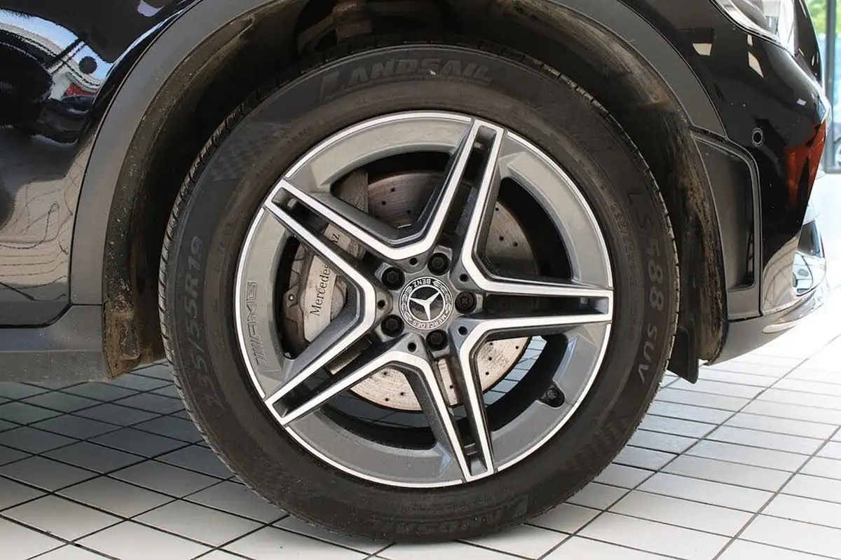 2019-mercedes-benz-glc-class-20d-glc220d-amg-line-station-wagon-5d-4matic-plus-big-9