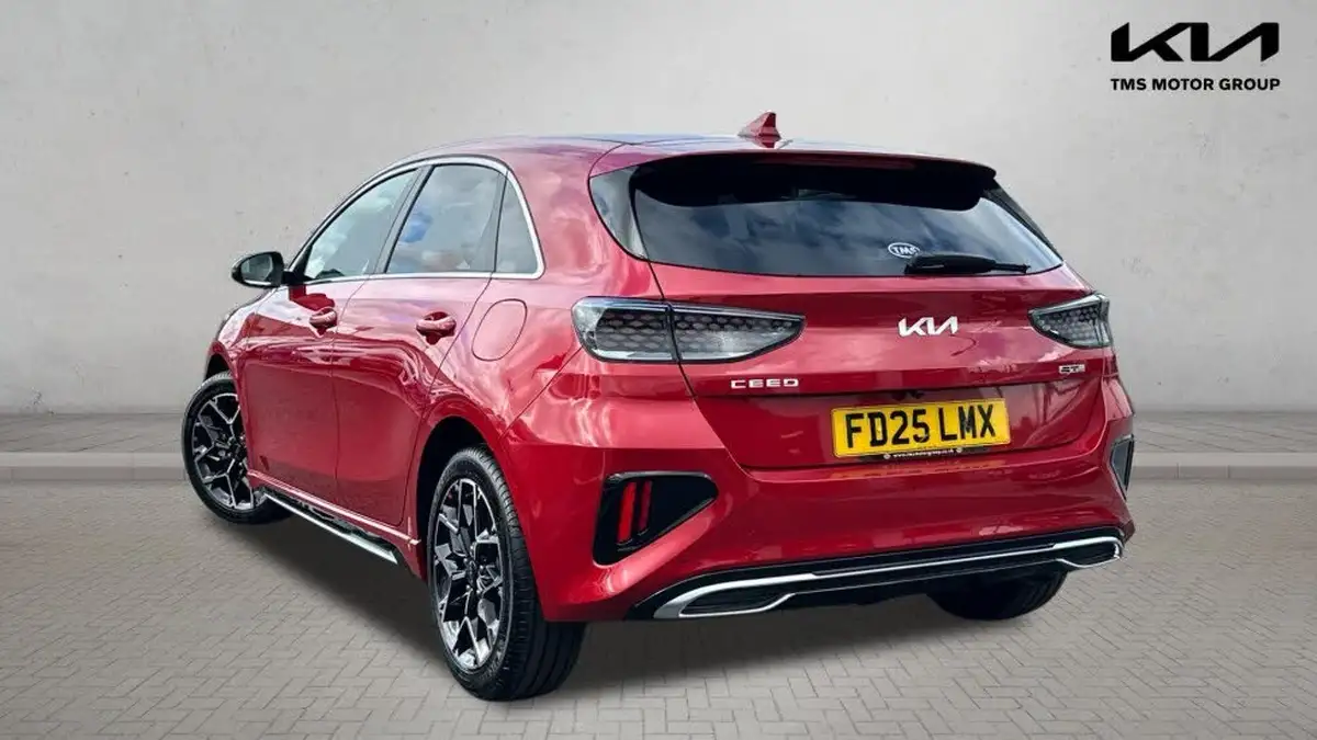 2025-kia-ceed-15-t-gdi-gt-line-dct-big-1